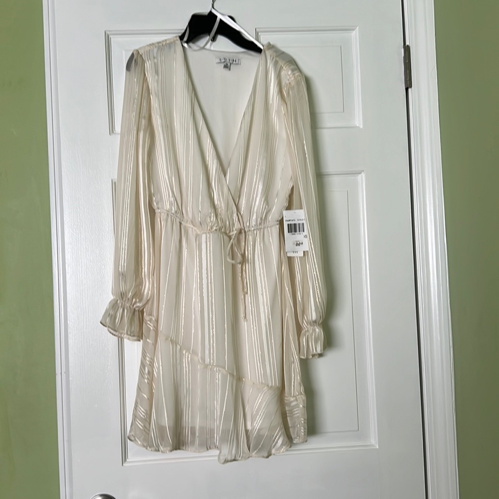 Beautiful dress with gold accent and elastic waist